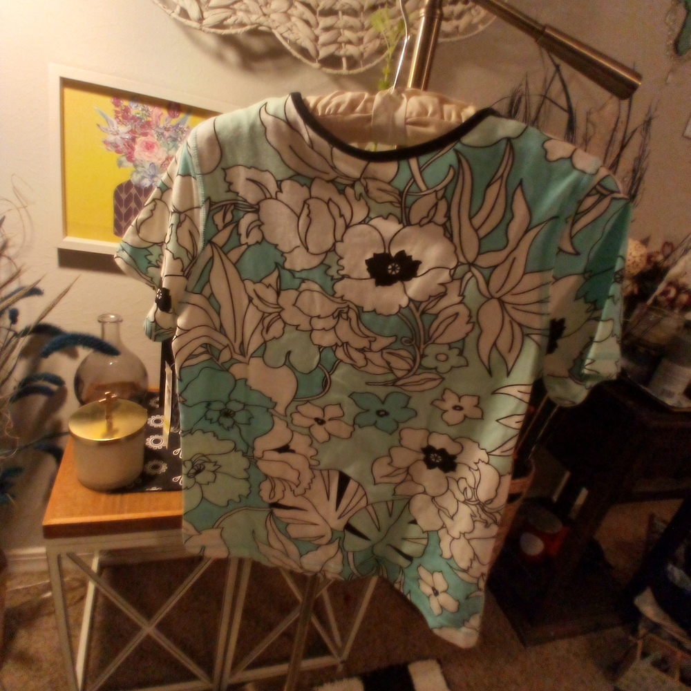 Floral Short Sleeve Tee - Blue and White - Picture 2 of 3